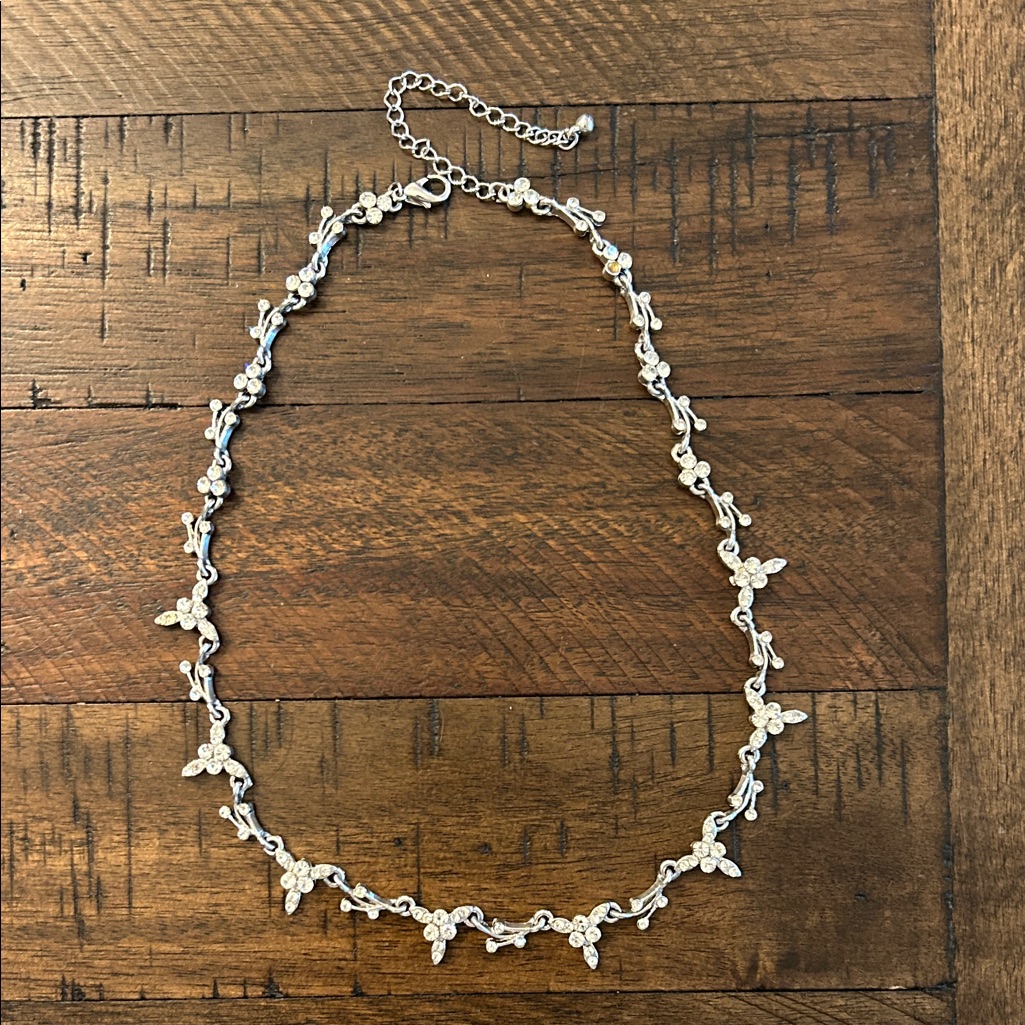 Silver Tone And Rhinestone Necklace Silver Tone And Rhinestone Necklace